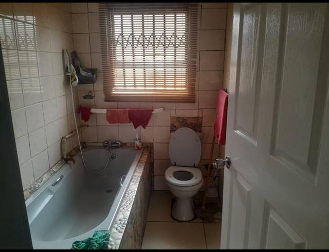 3 BEDROOM HOUSE FOR SALE IN LENASIA SOUTH EXT 4